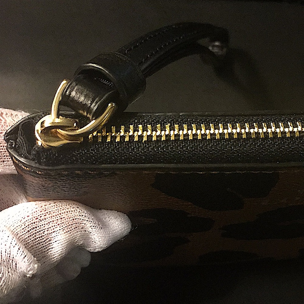COACH - ZIP WRISTLET WITH LEOPARD PRINT (NWT) - Picture 6 of 13